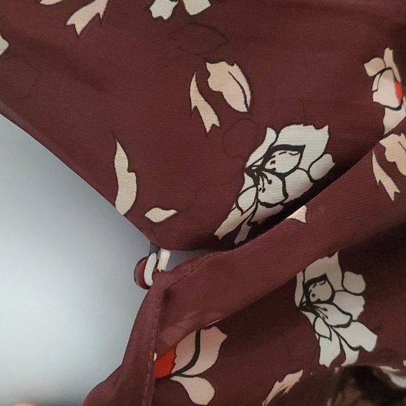 ASTR the Label Floral Romper in maroon size XS - Picture 3 of 6